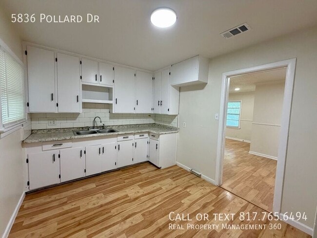Photo - 5836 Pollard St