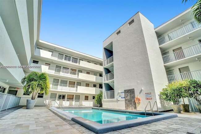 Building Photo - 1610 Lenox Ave Unit 409