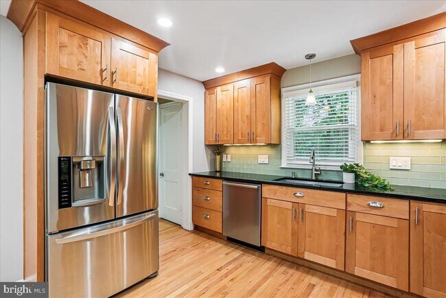 Photo - 8910 Bradford Rd