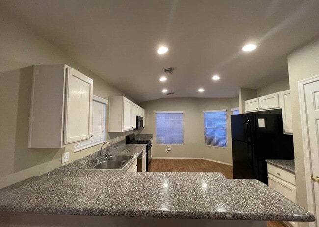 Photo - 285 Mayberry St