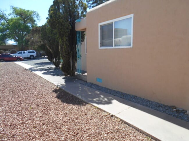 Building Photo - 433-B Manzano