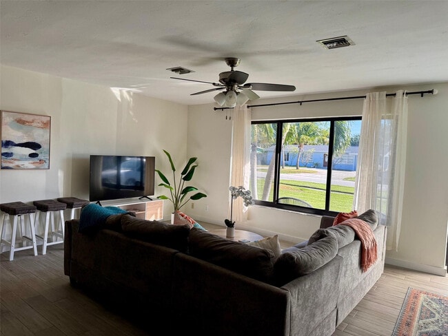 Photo - 1101 SE 4th Ct