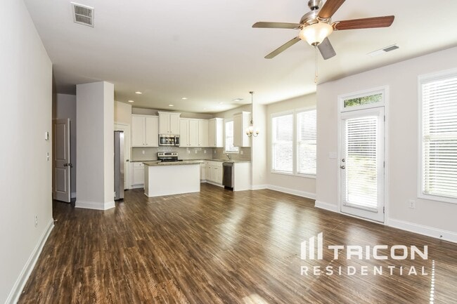 Photo - 415 Ireland Ln