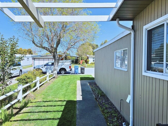 Photo - 1652 Borden St