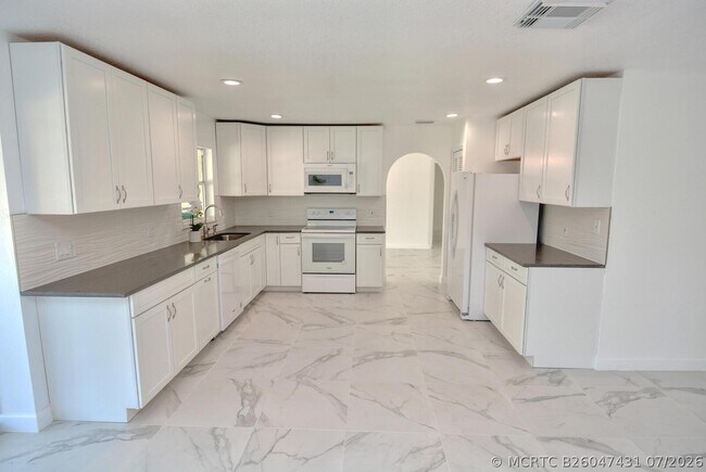 Photo - 943 SE Browning Ave