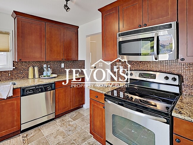 Photo - Discover the warmth of this lovely single-family home in the heart of Seattle