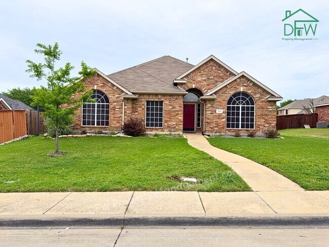 Building Photo - Spacious DeSoto 4-Bed - Fenced Yard, Fireplace, 2-Car Garage