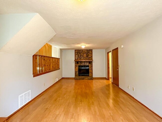 Photo - 5506 Singleton Rd