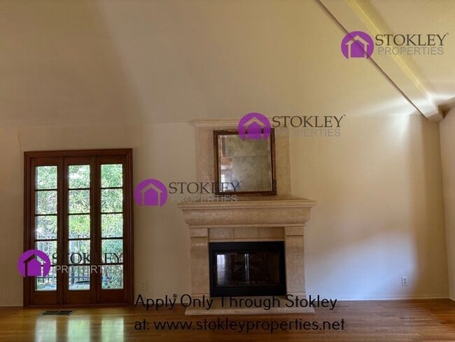 Photo - 270 Live Oak Dr