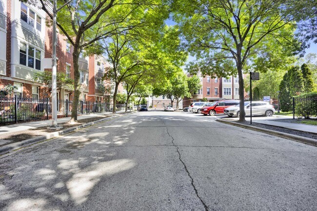 Photo - 720 W Evergreen Ave Unit 1