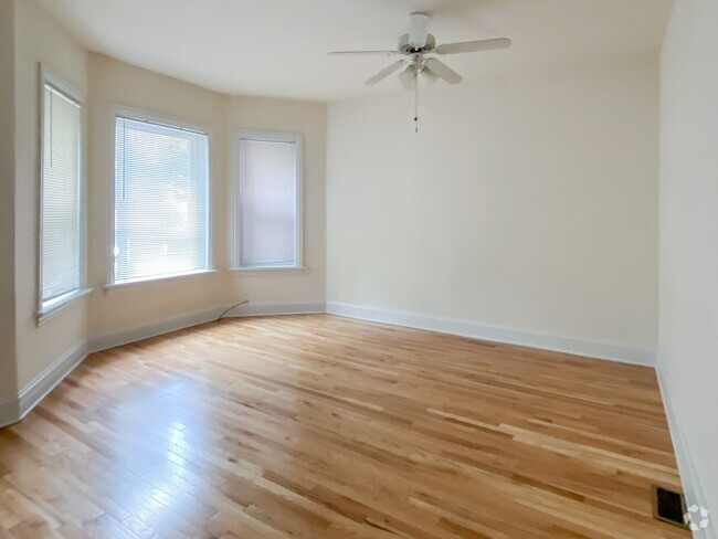 Building Photo - 3818 N Sheffield Ave Unit 3818-1 Rental