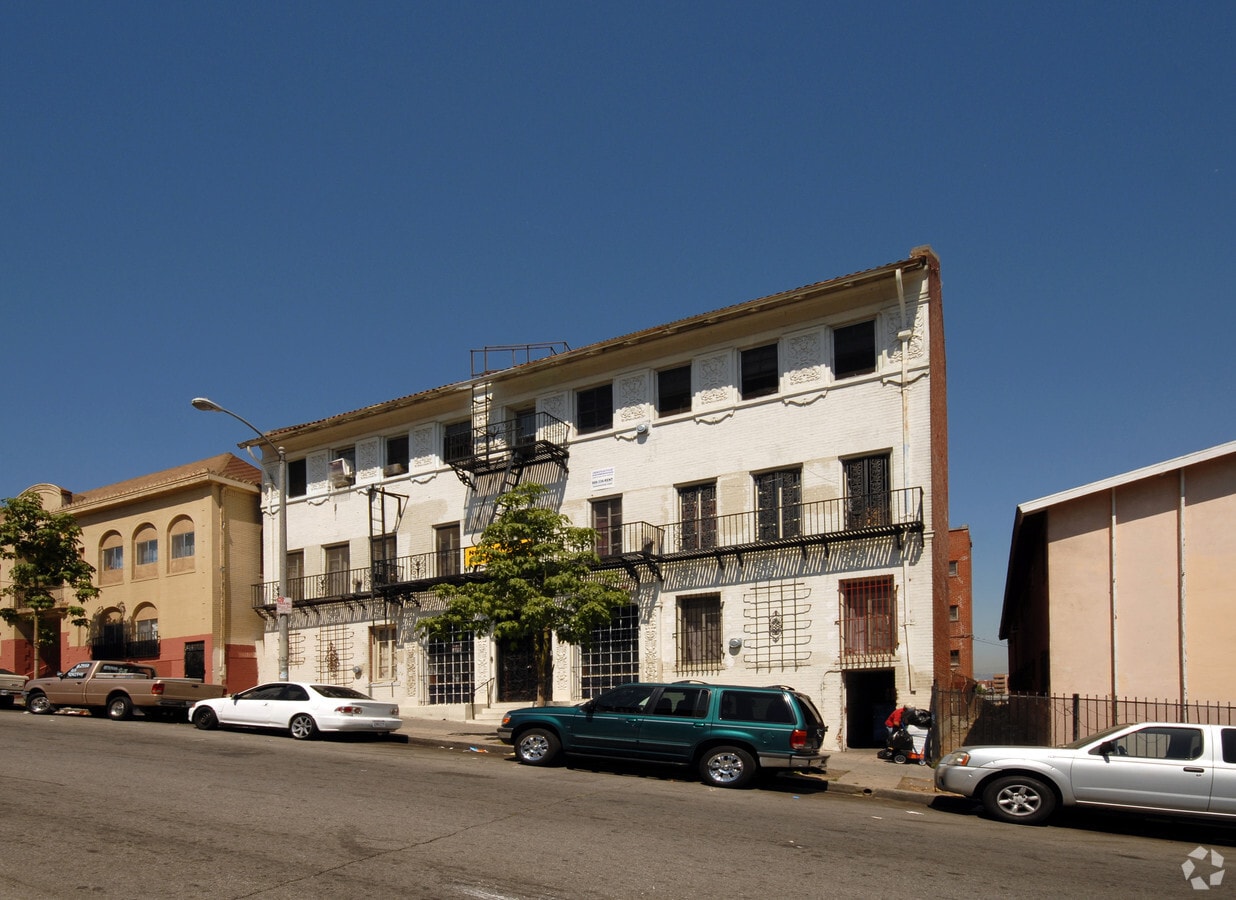 Building - 415 Union Dr