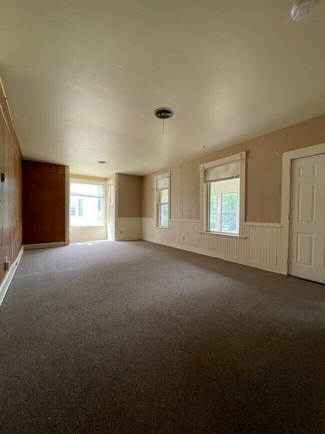 Living Room - 1023 E Grand Ave Unit 1023