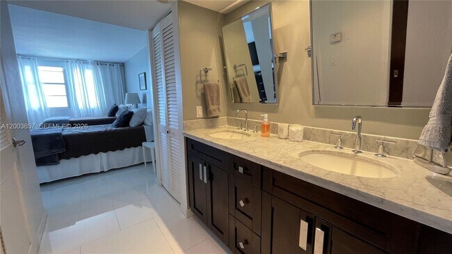 Photo - 5701 Collins Ave Unit # 1714