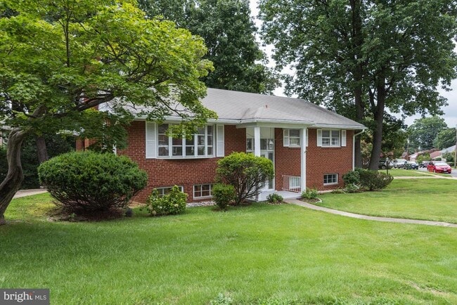 Photo - 335 N Madison St