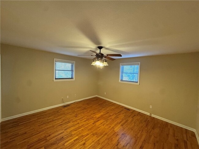 Photo - 718 E Debra Dr