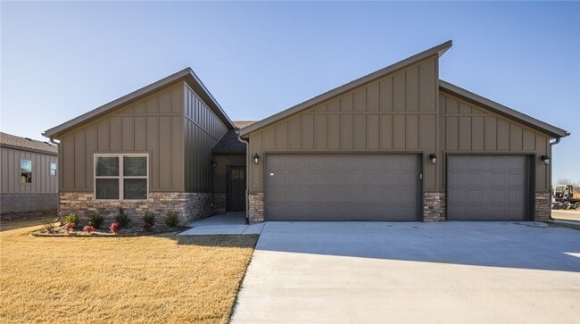 Photo - 2629 N Justin Dr