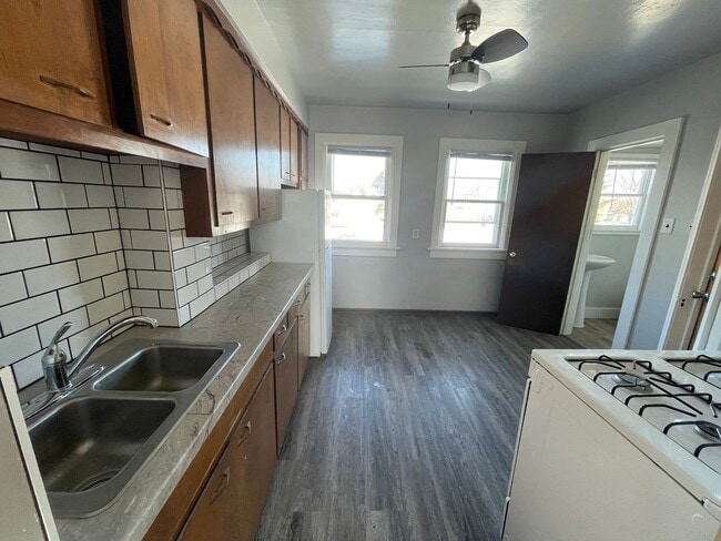 Photo - ELECTRIC & GAS INCLUDED!! Studio Upper Apartment Unidad 4