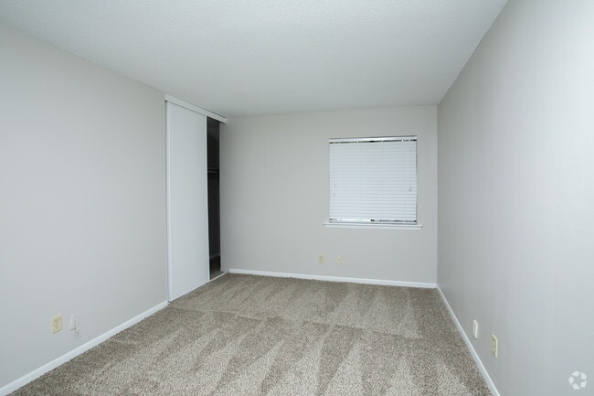 3BR, 2BA - 1300SF