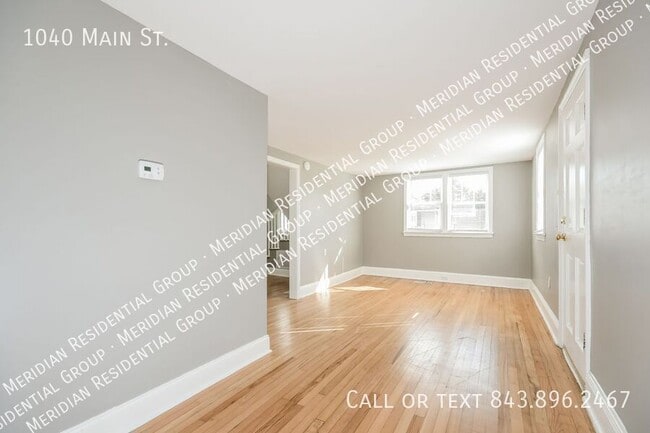 Photo - 1040 Main St