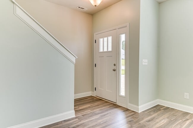 Photo - 140 Pebble Ln