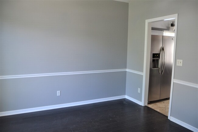 Photo - 715 Spalding Ct