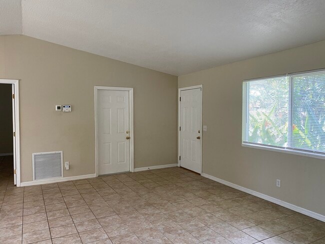 Photo - 481 Harrington St SW