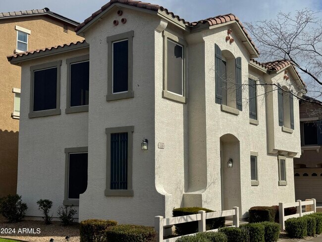 Photo - 446 N Alder Ct