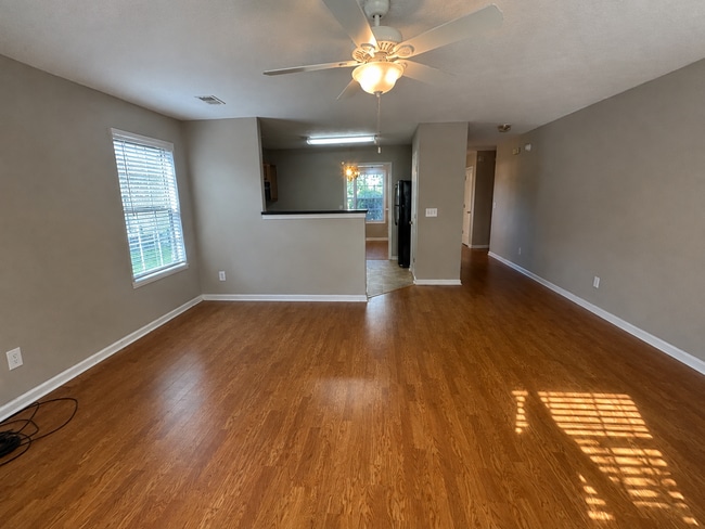 Photo - 318 Castle Ridge Dr