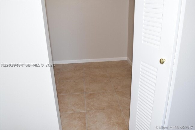 Building Photo - 8260 SW 210th St Unit 102