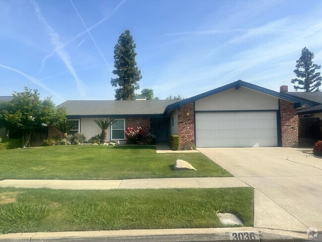 Building Photo - Charming 3-Bedroom Home with Beautifully U...