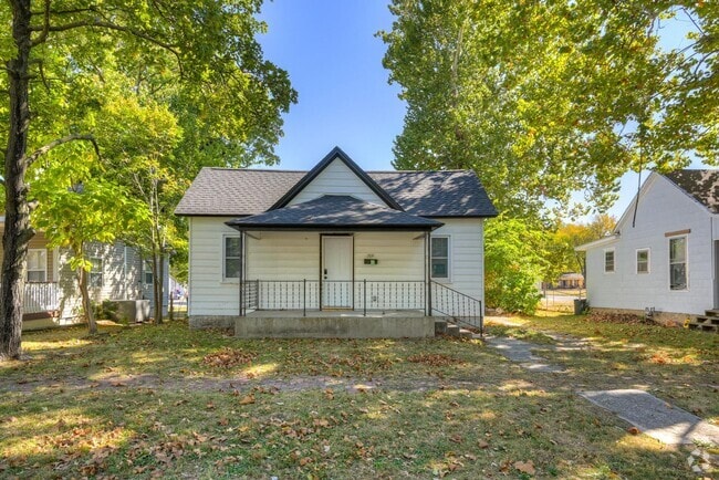 Building Photo - 1519 S Sergeant Ave Rental