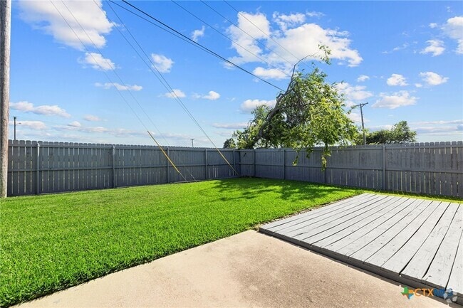 Building Photo - 7915 Redbrush Rental