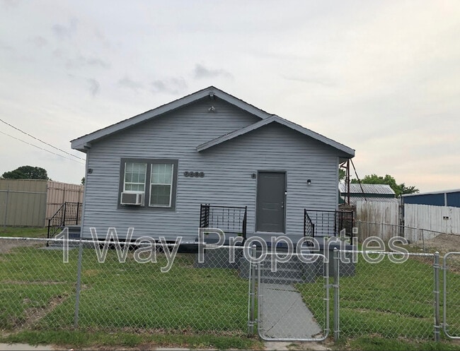 Building Photo - 7409 4th St Unit B