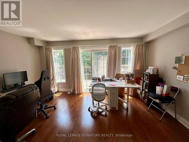 Photo - 11 Exchequer Pl