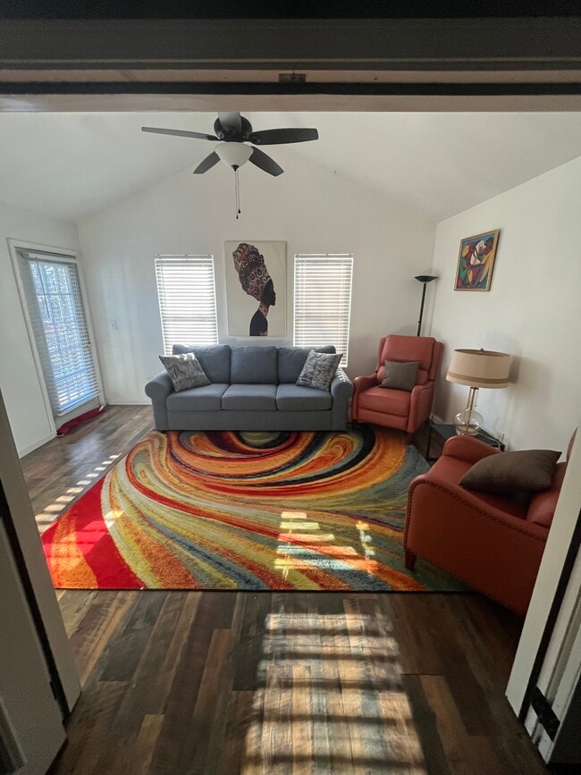 Photo - 2005 Locarno Dr