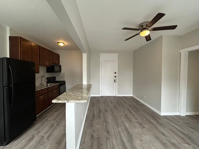 Photo - 2712 N Milwaukee Ave Unidad 215