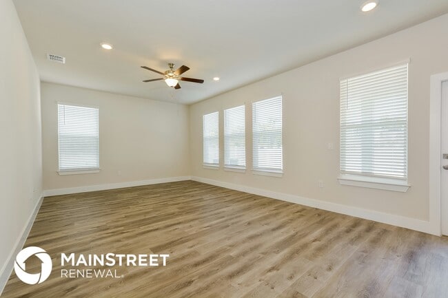 Photo - 305 Pine St