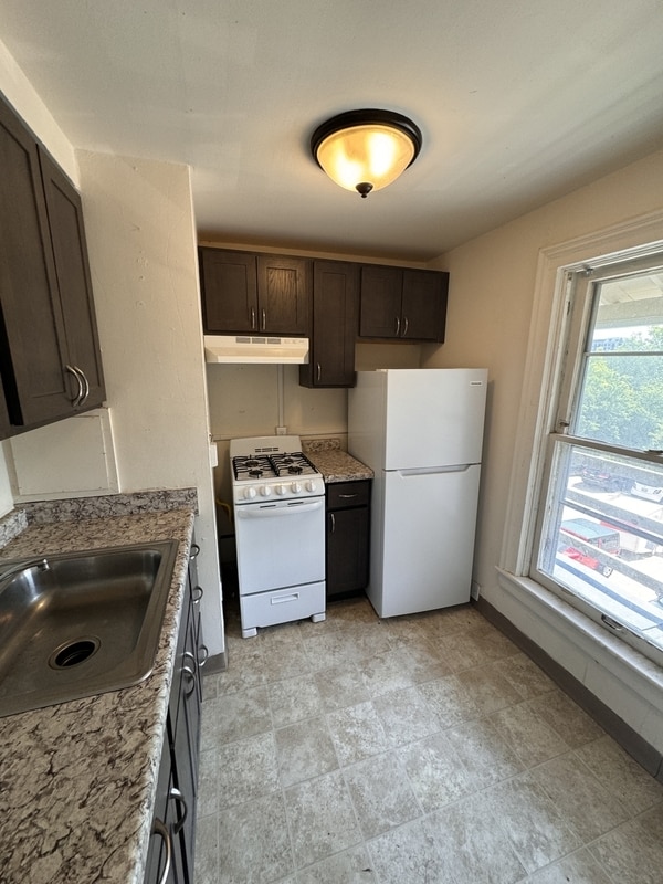Building Photo - 121 E Gorham St Unit 4 Rental