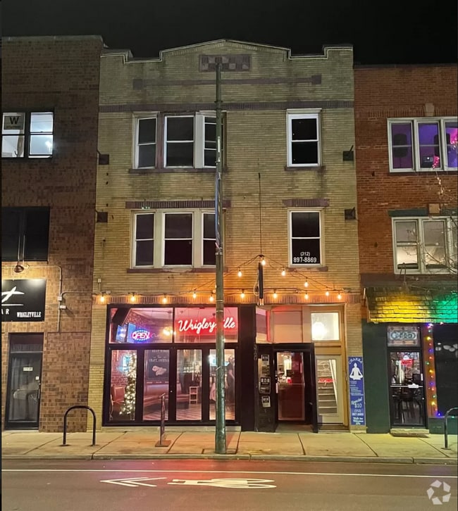 Building Photo - 3720 N Clark St Rental