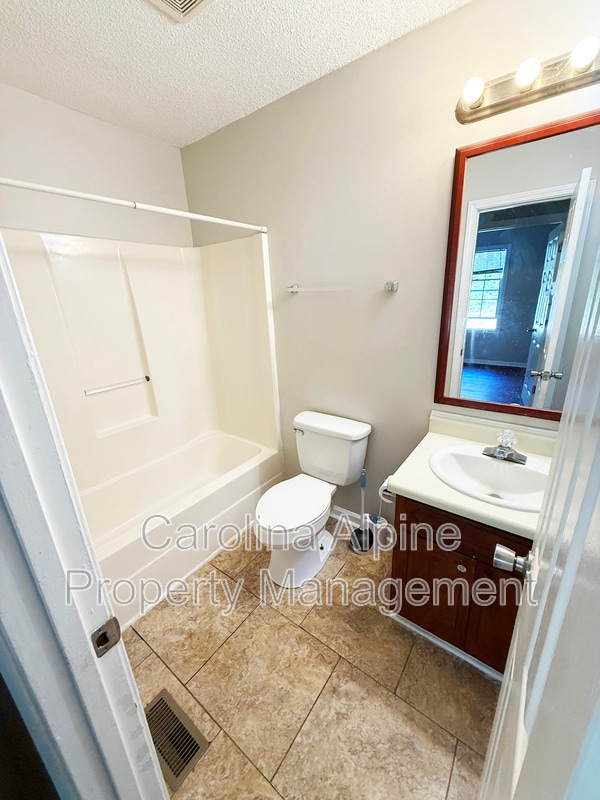 Photo - 1109 Crosby St