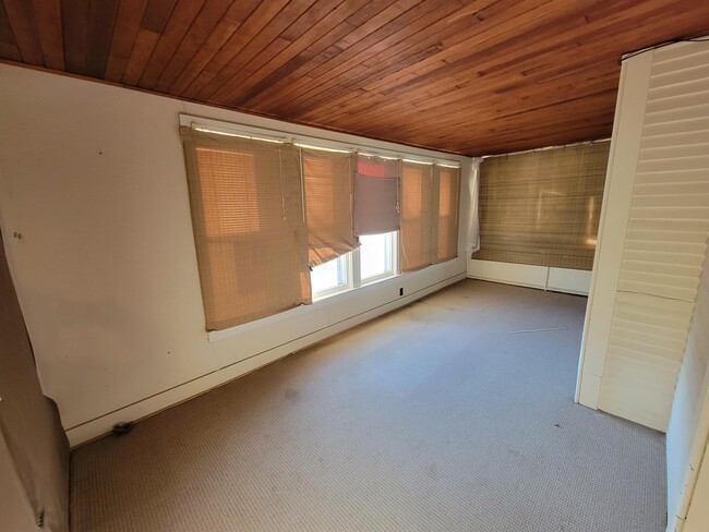 1105 1/2 Ave F Unit 1105 1/2 Upper