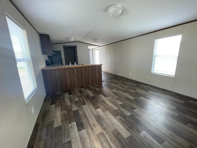 Photo - 555 Crandlemire Rd