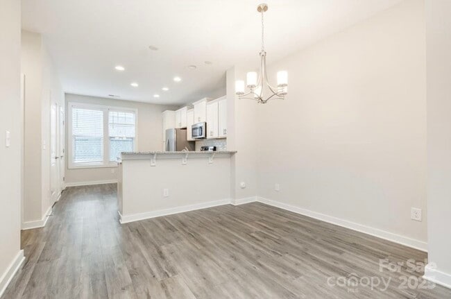 Photo - 125 Capital Ave
