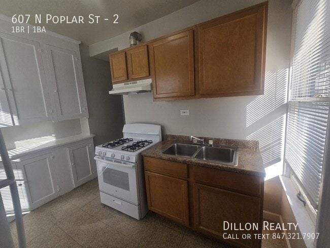 Photo - 607 N Poplar St Unit 2