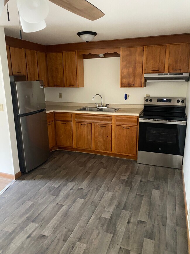 Photo - 451 S Main St