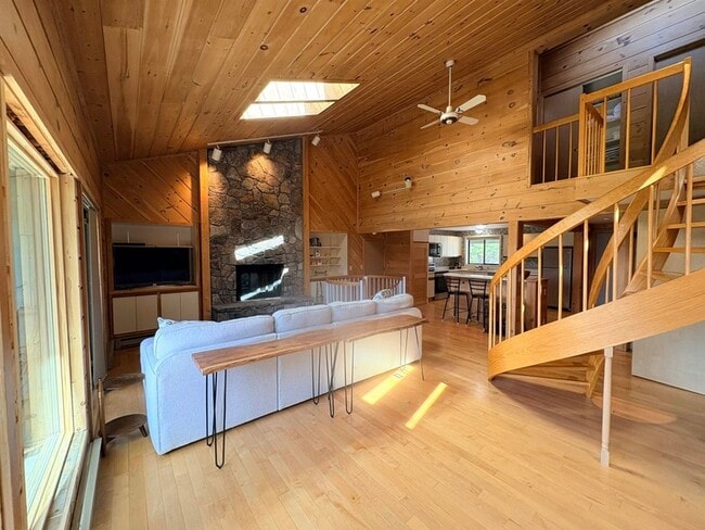 Building Photo - 39 Sage Hill Rd Unit 25