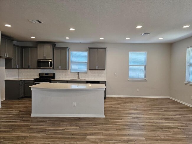 Photo - 128 Munk Ln