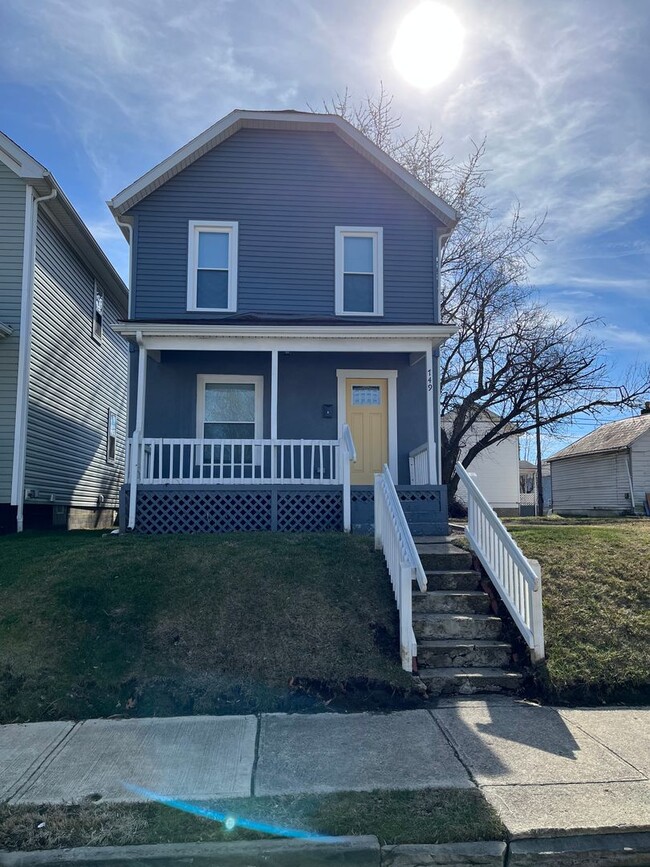 Building Photo - Recently renovated 2 bedroom 1.5 bathroom ...