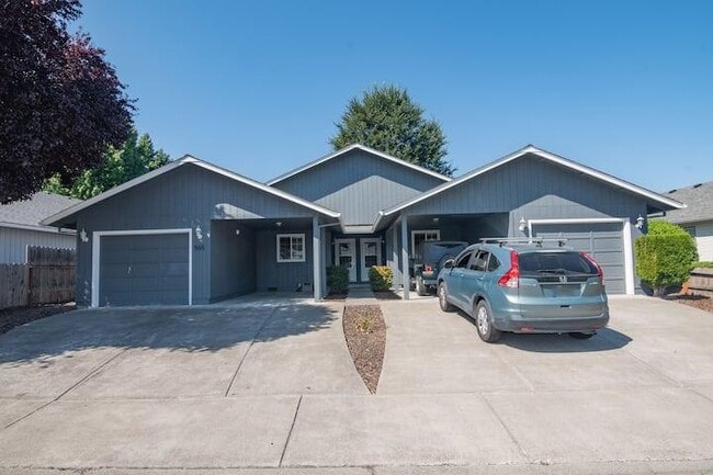 Photo - 565 Primrose Dr